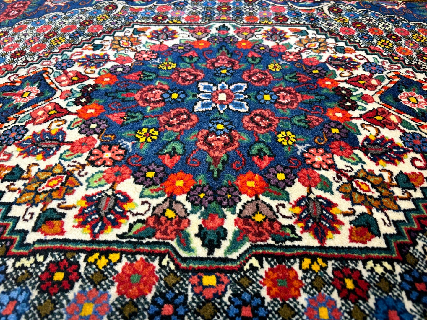 3'5"x5'2" Hand-Knotted 100% Lamb Wool Bakhtiarie Area Rug