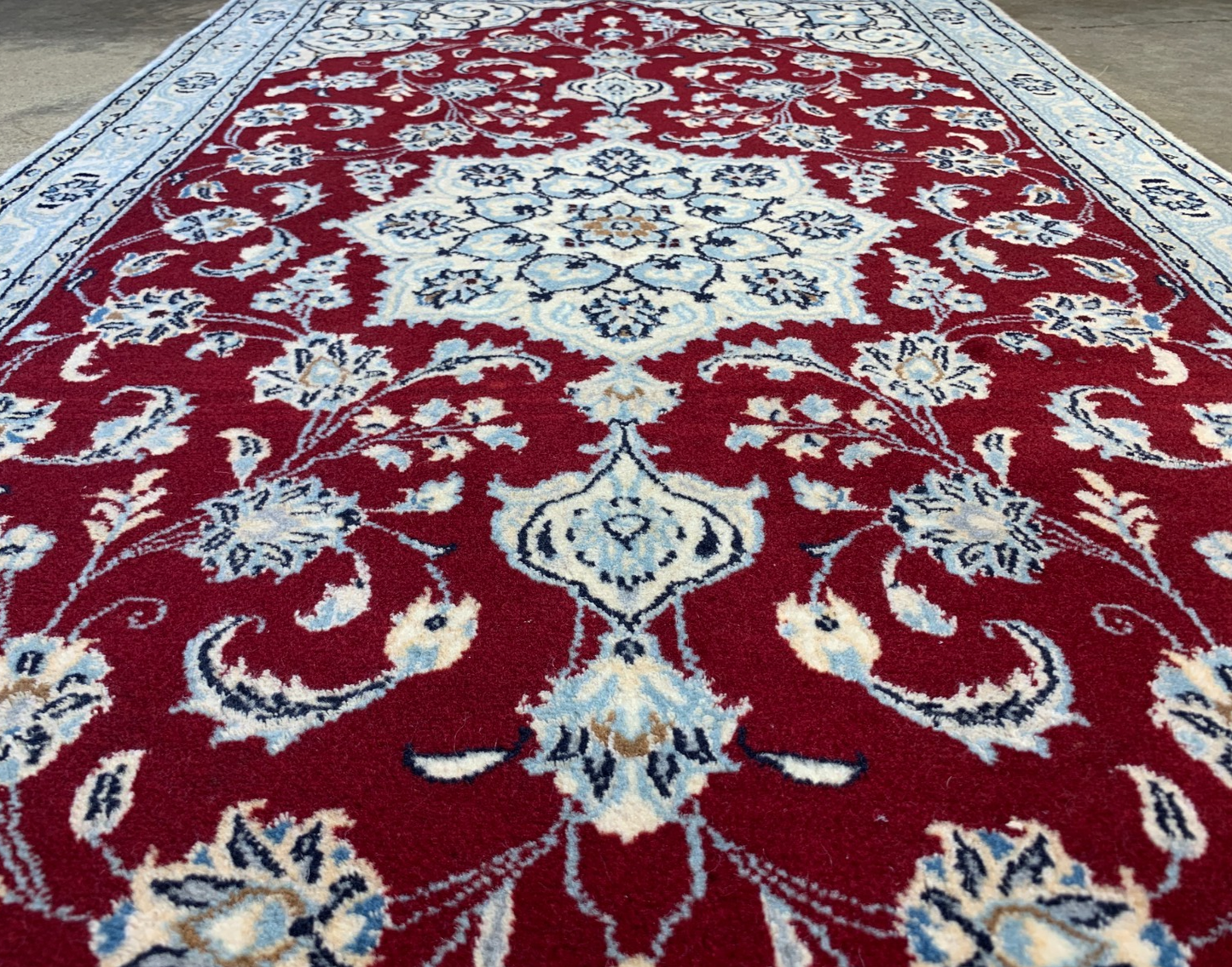 2'11"x5'5'' Very Fine Hand-Knotted Silk & Wool Naine Area Rug - Carpet