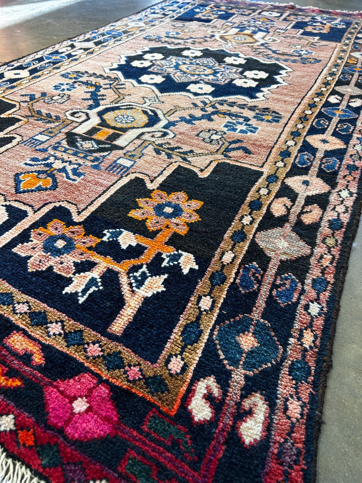 4'1" x 7'9'' Hand-Knotted 100% Wool Hamadane Area Rug