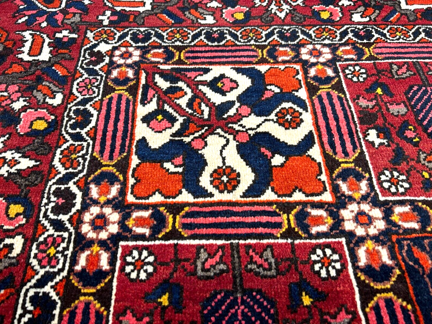 6'11"x10'3" Hand-Knotted 100% Lamb Wool Bakhtiarie Carpet - Area Rug