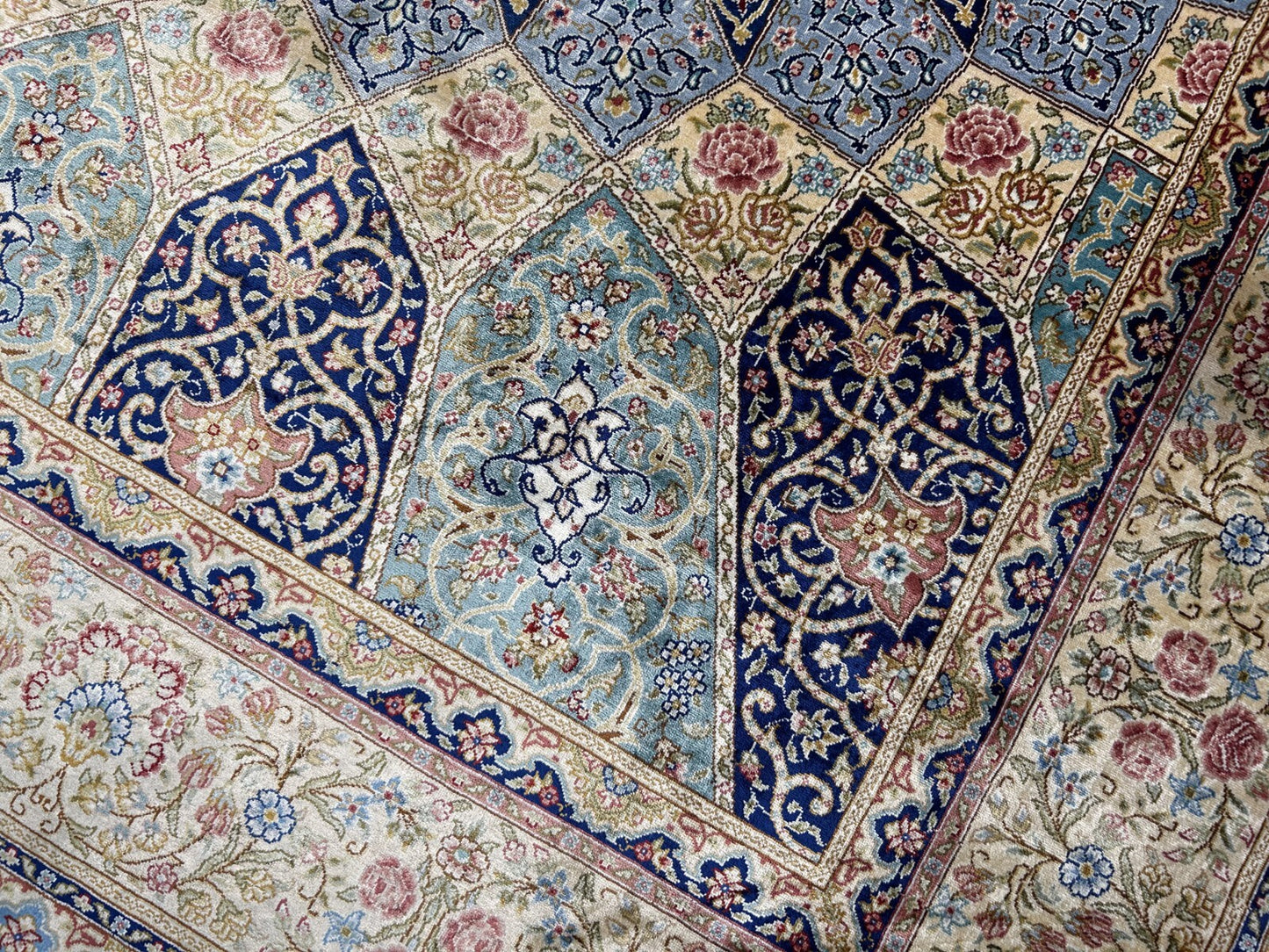 6'x9' Exquisite Hand-Knotted 100% Silk Oriental Rug