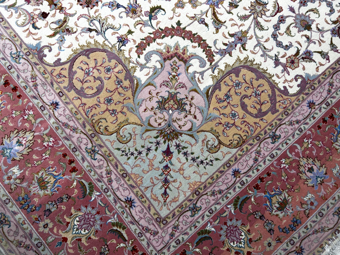 8'4"x11'3" Very Fine Hand-Knotted Wool & Silk Oriental Rug - Area Carpet