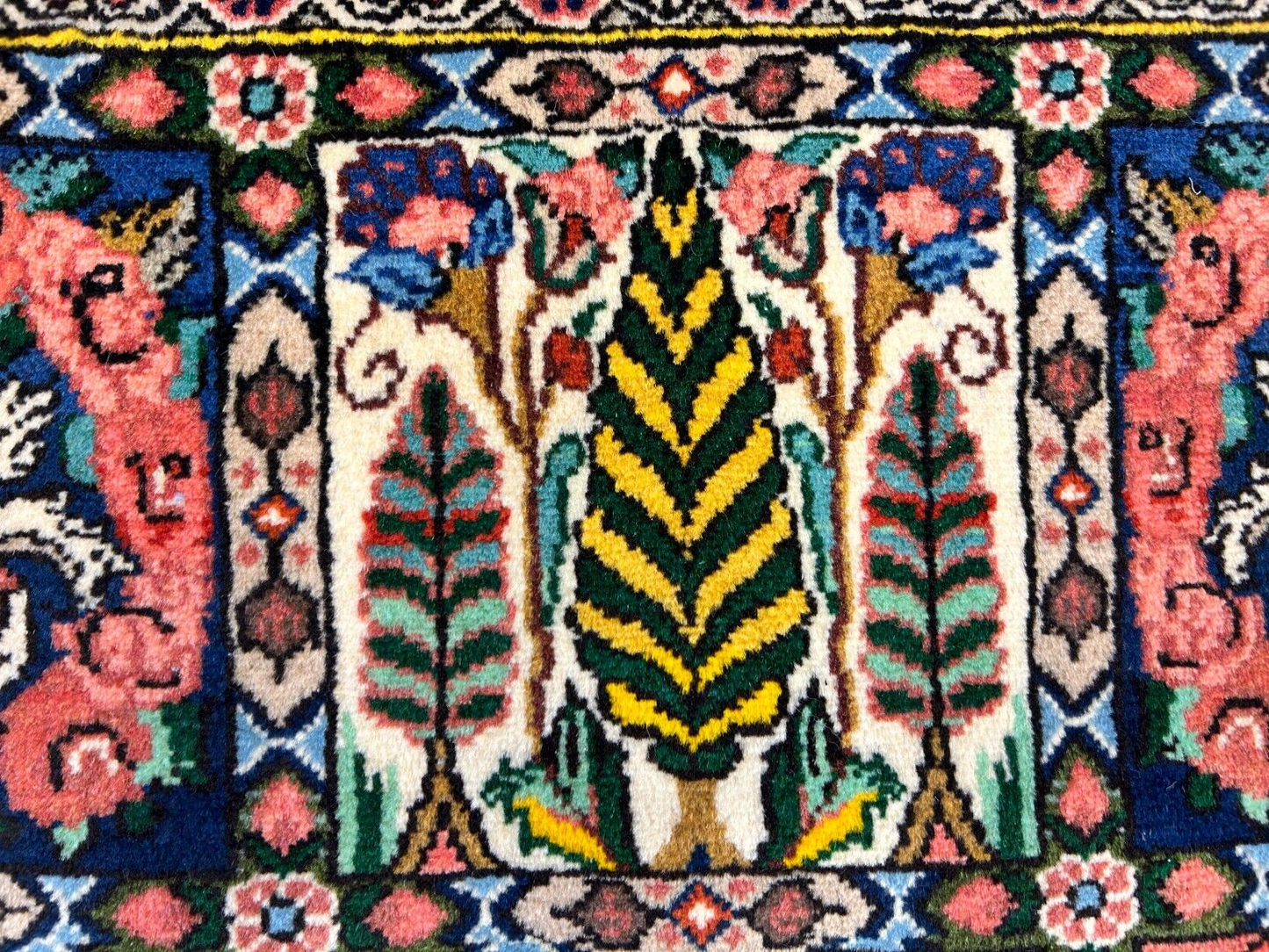 3'5"x5'2" Hand-Knotted 100% Lamb Wool Bakhtiarie Carpet - Area Rug