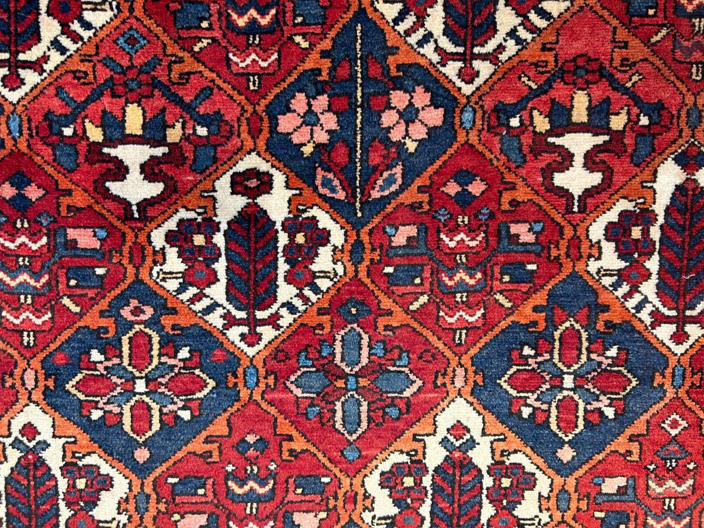 7'0"x9'11" Hand-Knotted 100% Lamb Wool Bakhtiarie Carpet - Area Rug