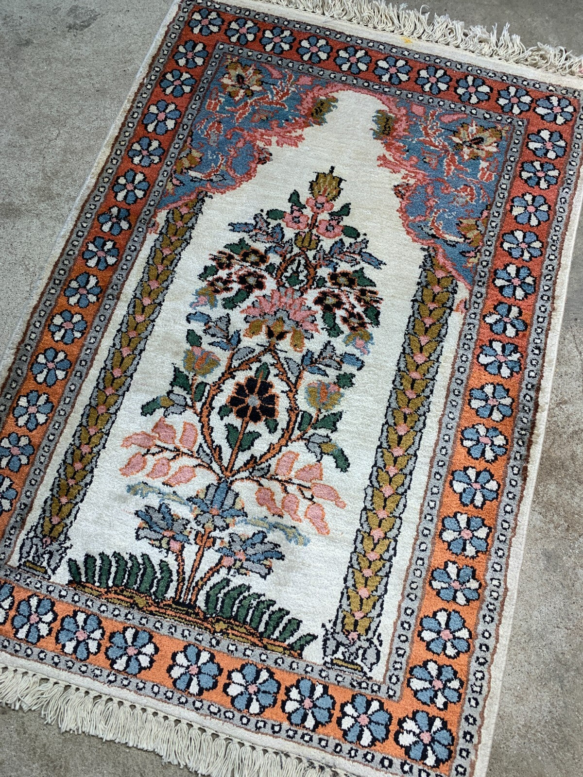 2'1"x2'11" Hand-Knotted 100% Kashmiri Silk Oriental Rug - Area Carpet