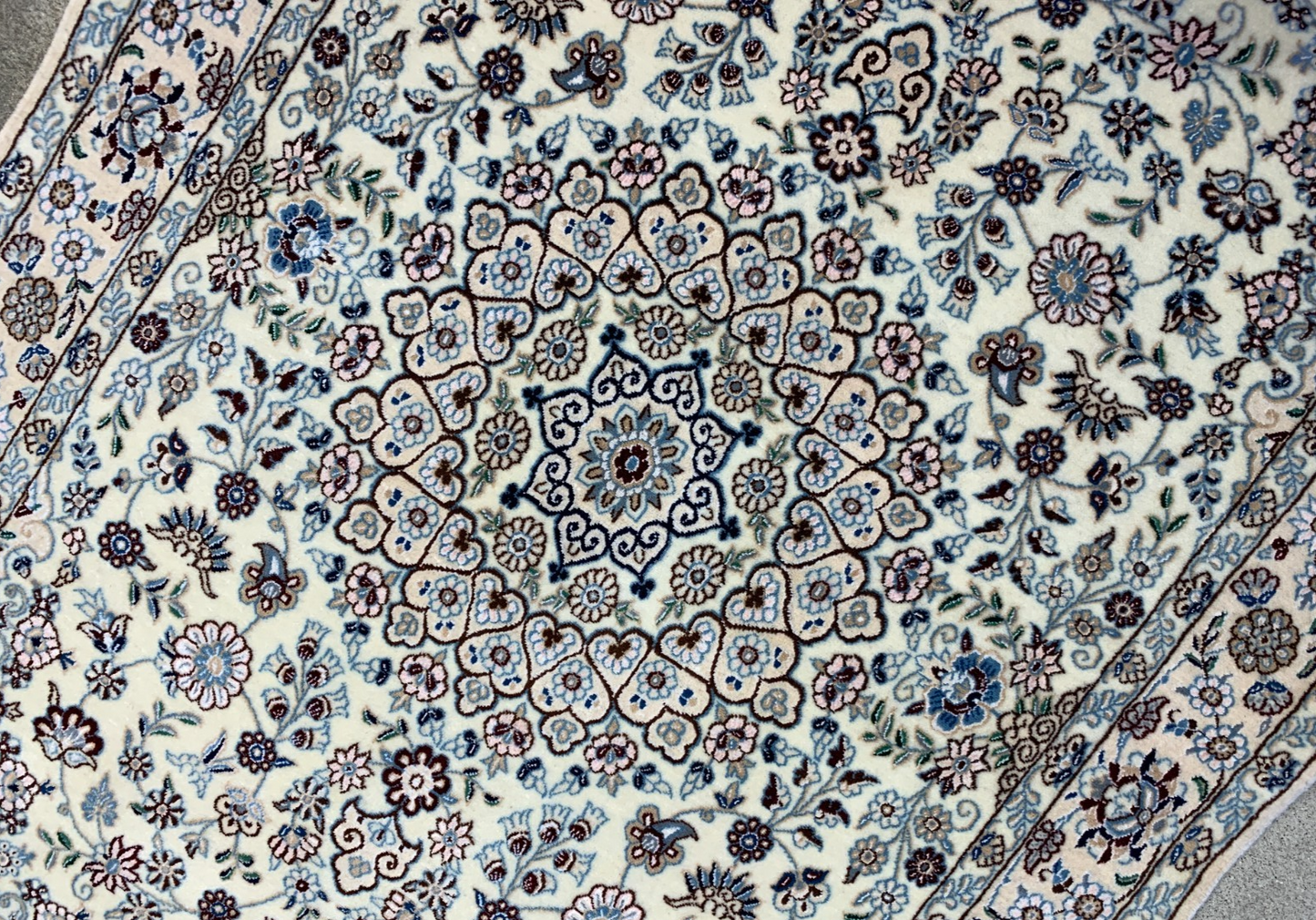 3'2"x4'11'' Very Fine Hand-Knotted Silk & Wool Naine Area Rug - Carpet