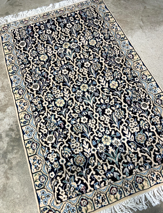 2'8"x4'4'' Fine Hand-Knotted Silk & Wool Pile Naine Area Rug