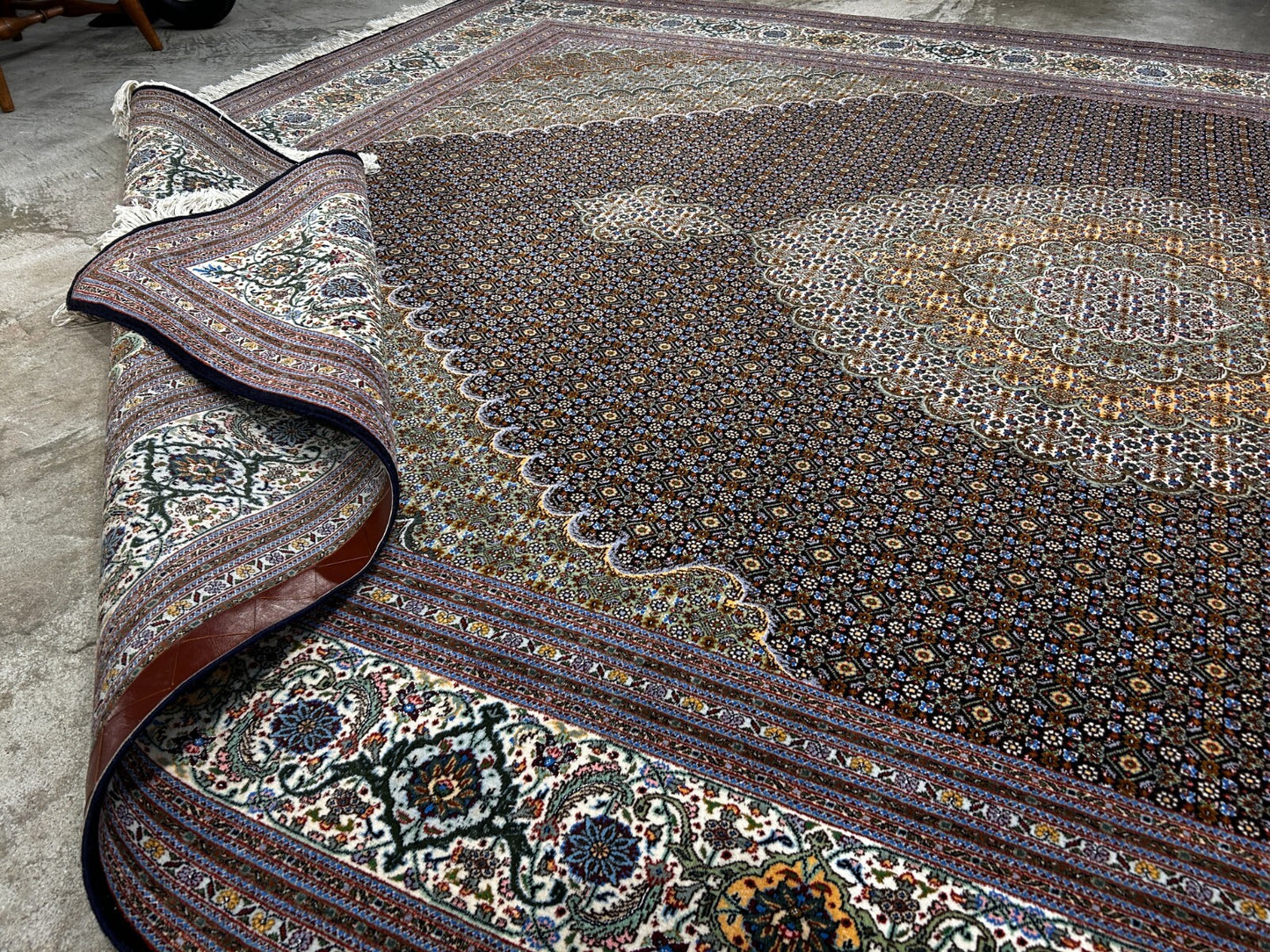 8'3"x11'6" Fine Hand-Knotted Wool & Silk Oriental Rug - Area Carpet