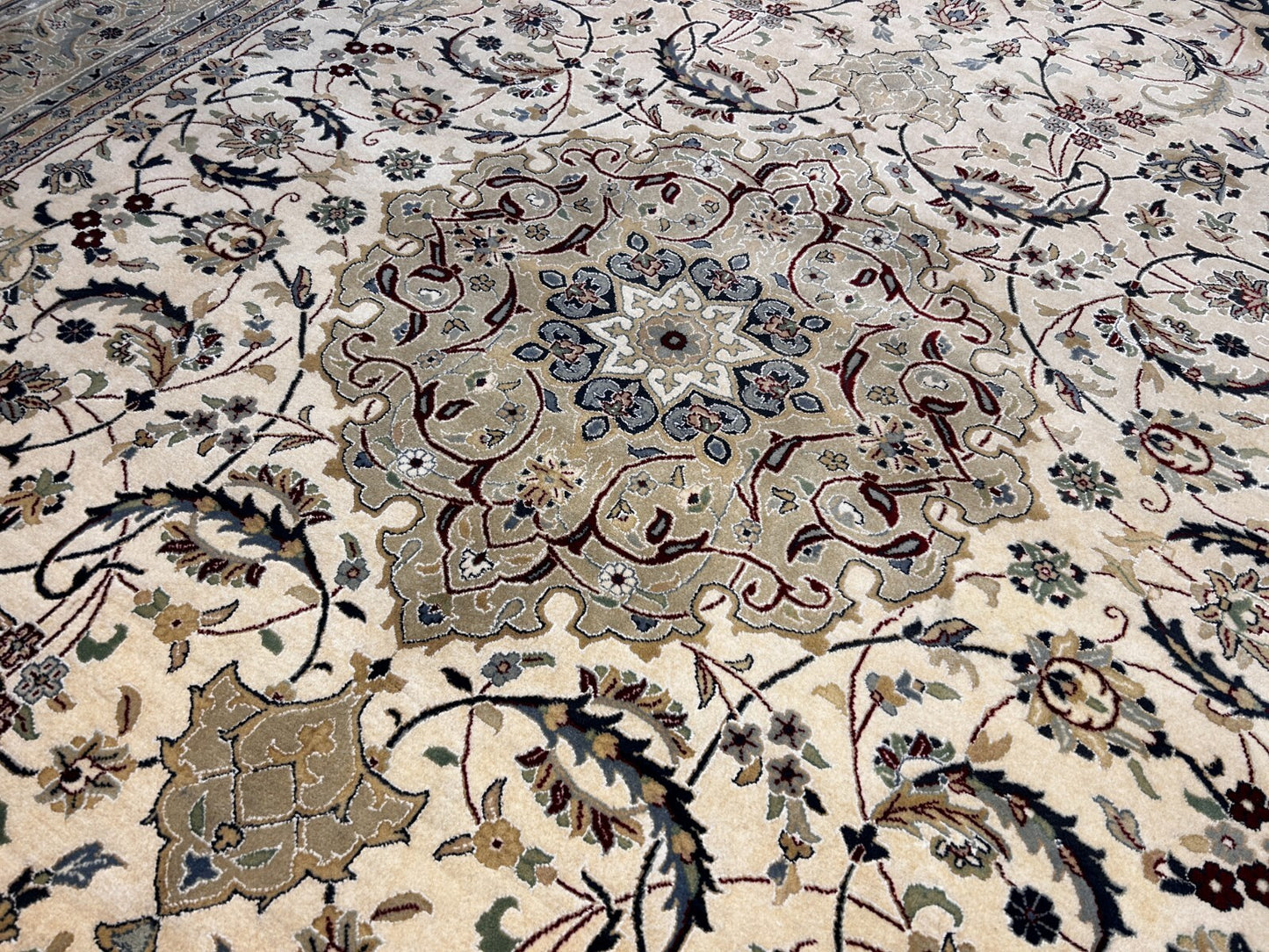 8'1"x12'1" Very Fine Hand-Knotted 100% Wool India Naine Rug - Area Carpet