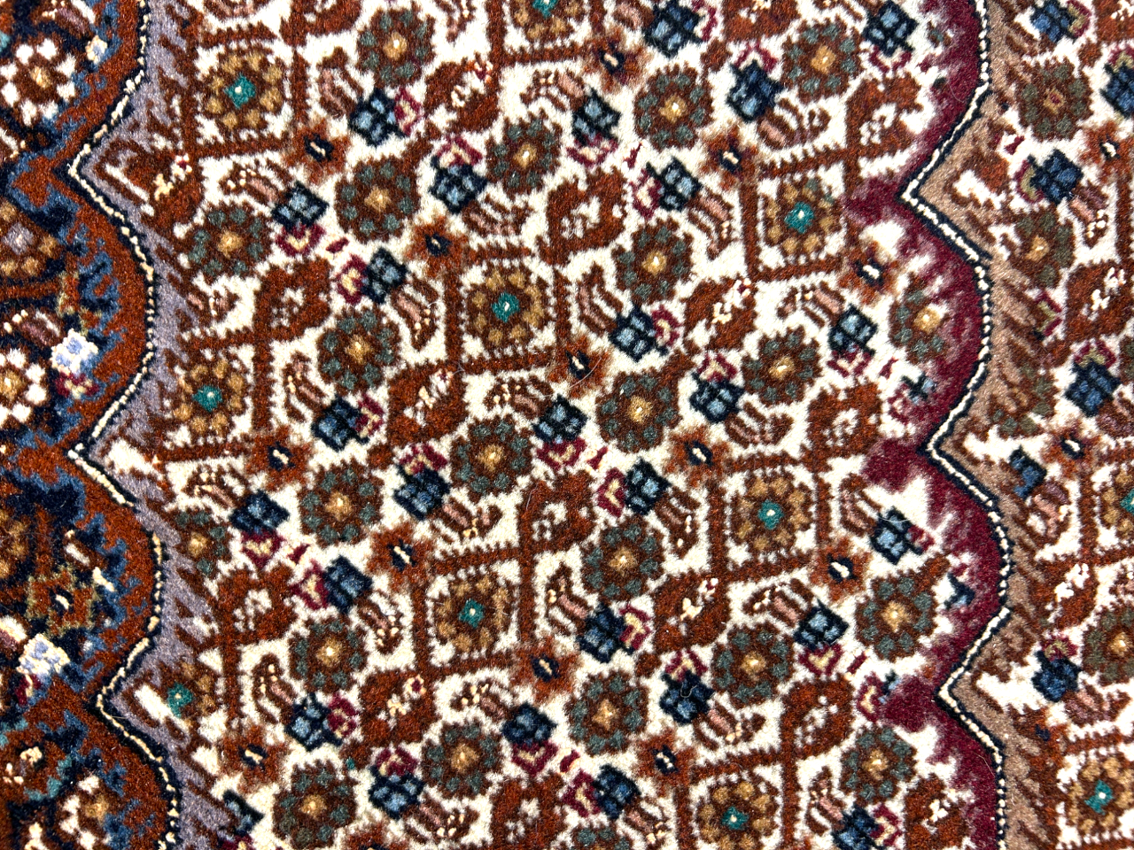 8'4"x11'3" Fine Hand-Knotted Wool & Silk Oriental Rug - Area Carpet