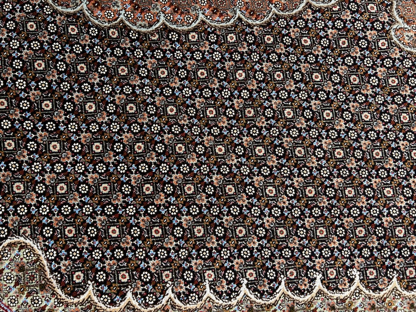 8'2"x11'5" Fine Hand-Knotted Wool & Silk Oriental Rug - Area Carpet