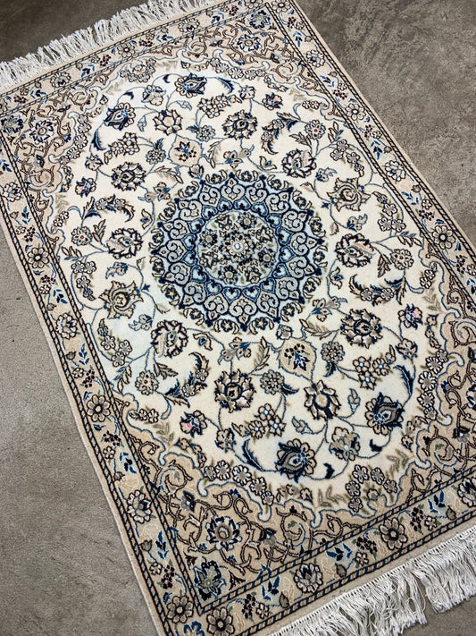 2'11"x4'7" Fine Hand-Knotted Wool & Silk Blend Naine Carpet - Area Rug