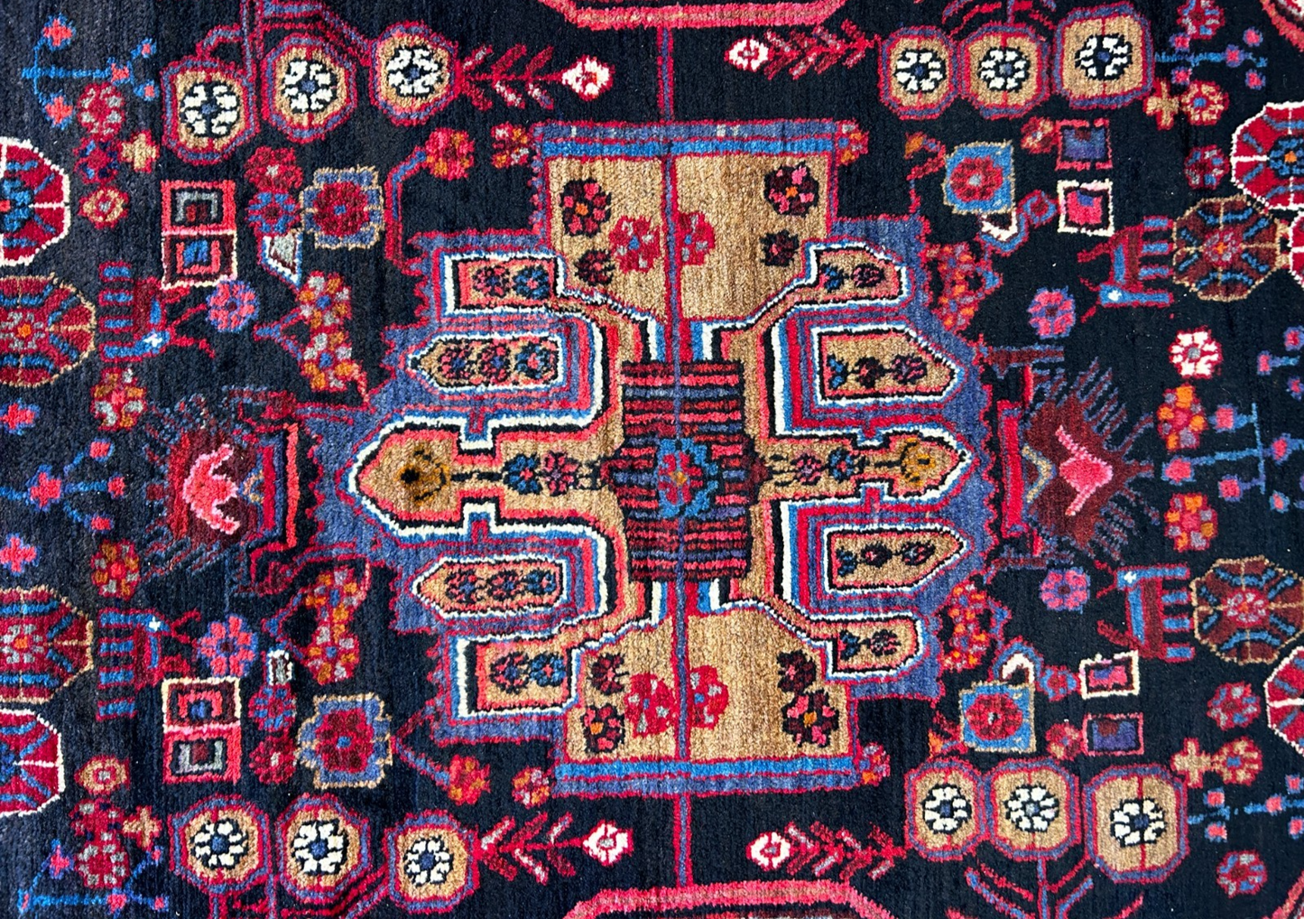 5'3" x 8'1'' Hand-Knotted 100% Lamb Wool Nahavande Area Rug