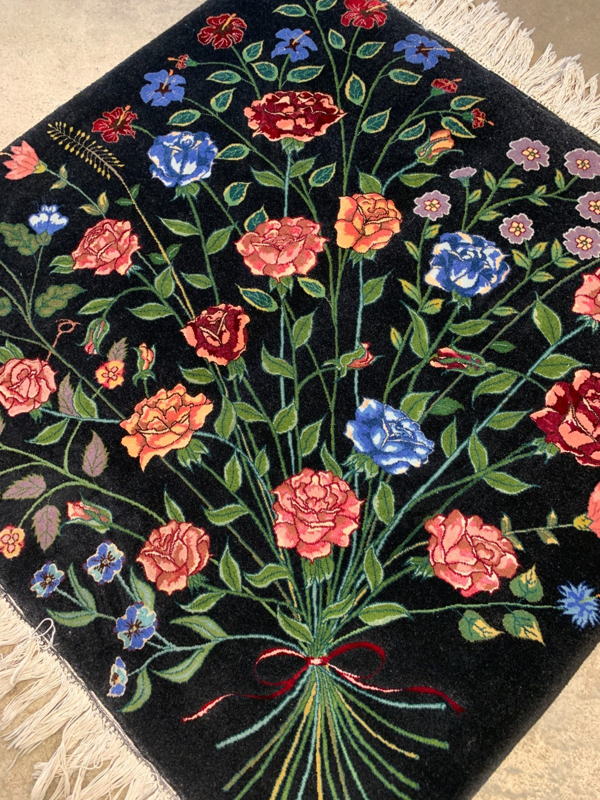 3'3"x3'4" Fine Hand-Knotted 100% Wool Pile Pictorial Tabrize Rug