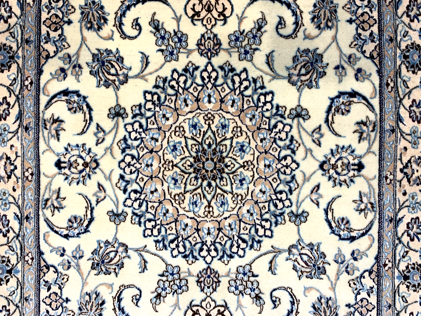 3'3"x4'11'' Very Fine Hand-Knotted Silk & Wool Naine Area Rug - Carpet