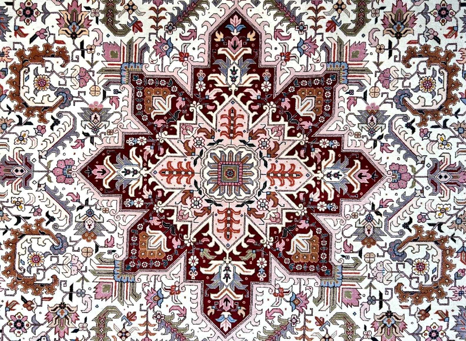 6'8"x10' Fine Hand-Knotted Wool & Silk Blend Tabrize Herize Carpet - Area Rug