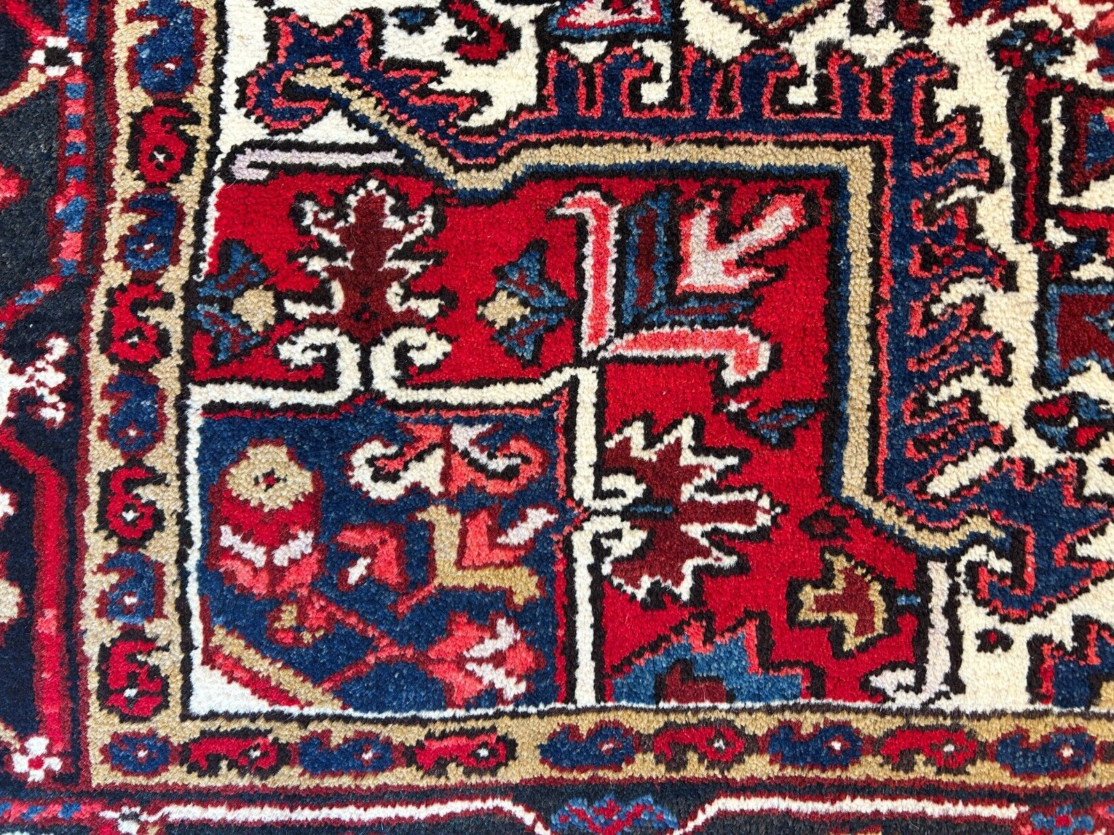 7'8"x11'5" Hand-Knotted 100% Wool Pile Herize Rug