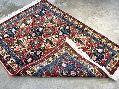 3'3"x4'9" Hand-Knotted 100% Lamb Wool Bakhtiarie Area Rug