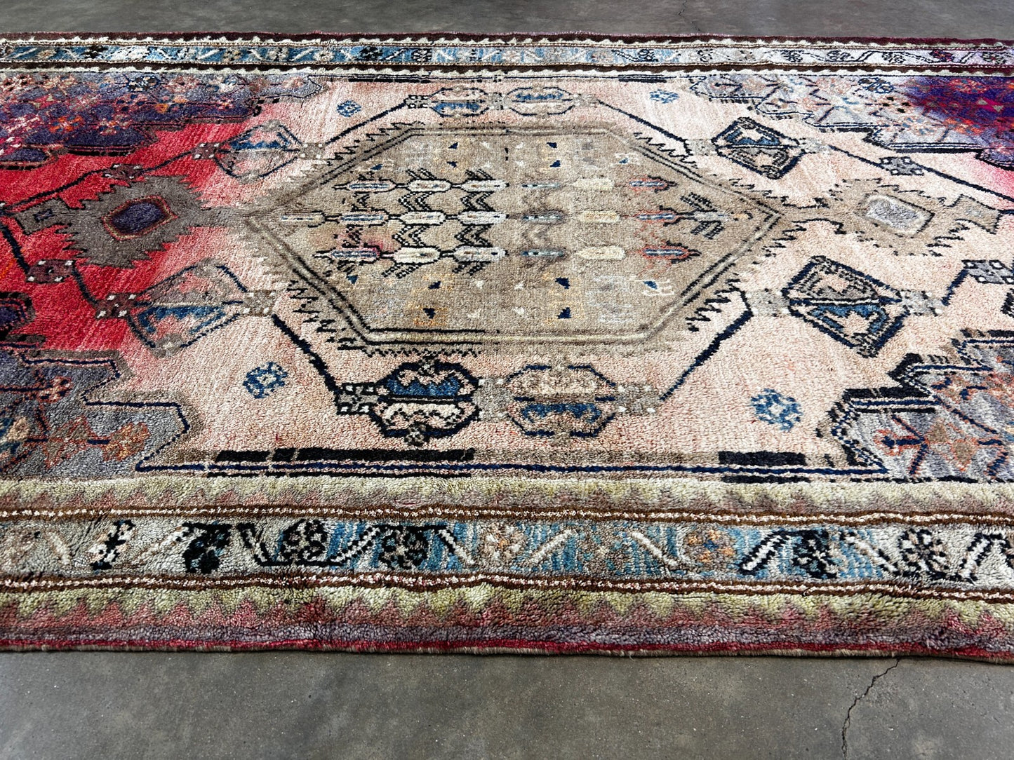 5'1" x 8'10" Hand-Knotted 100% Lamb Wool Carpet - Mousele Area Rug