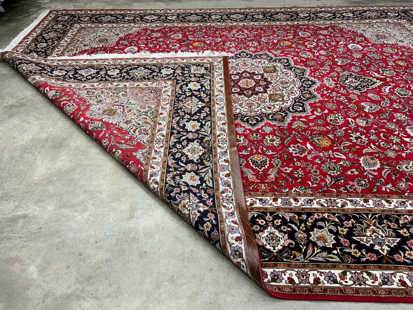 8'10"x12'11" Fine Hand-Knotted Wool & Silk Tabrize Rug
