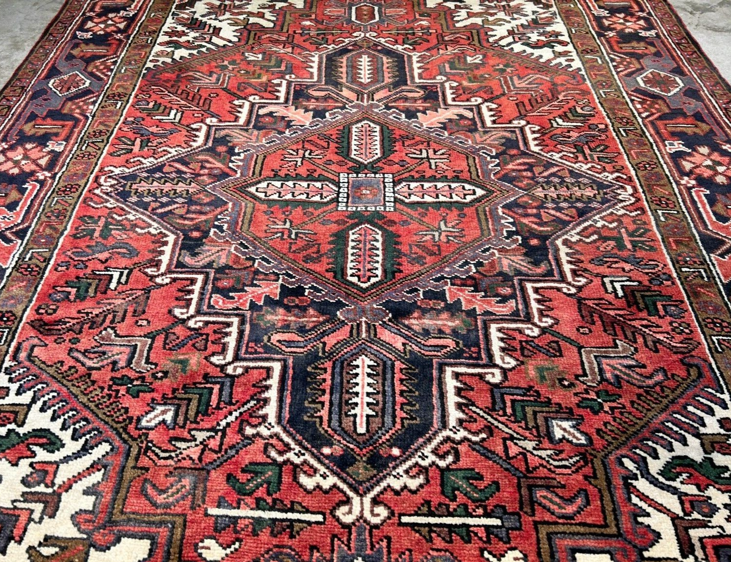 6'7" x 10'4" One-of-a-kind 100% Wool Pile Herize Area Rug - Handamade Carpet