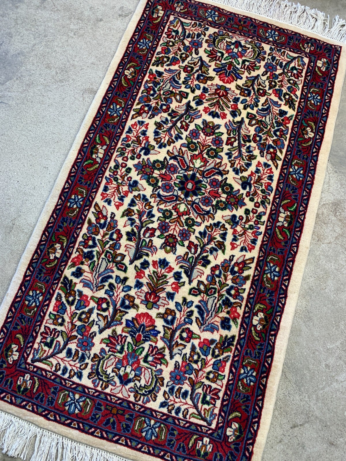 2'4"x4' Hand-Knotted 100% Wool Pile Sarouke Rug