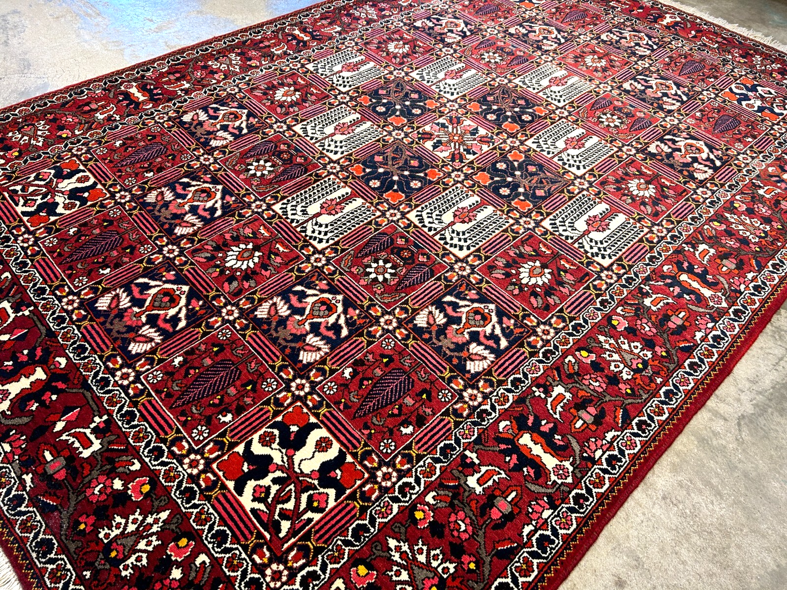 6'11"x10'3" Hand-Knotted 100% Lamb Wool Bakhtiarie Carpet - Area Rug
