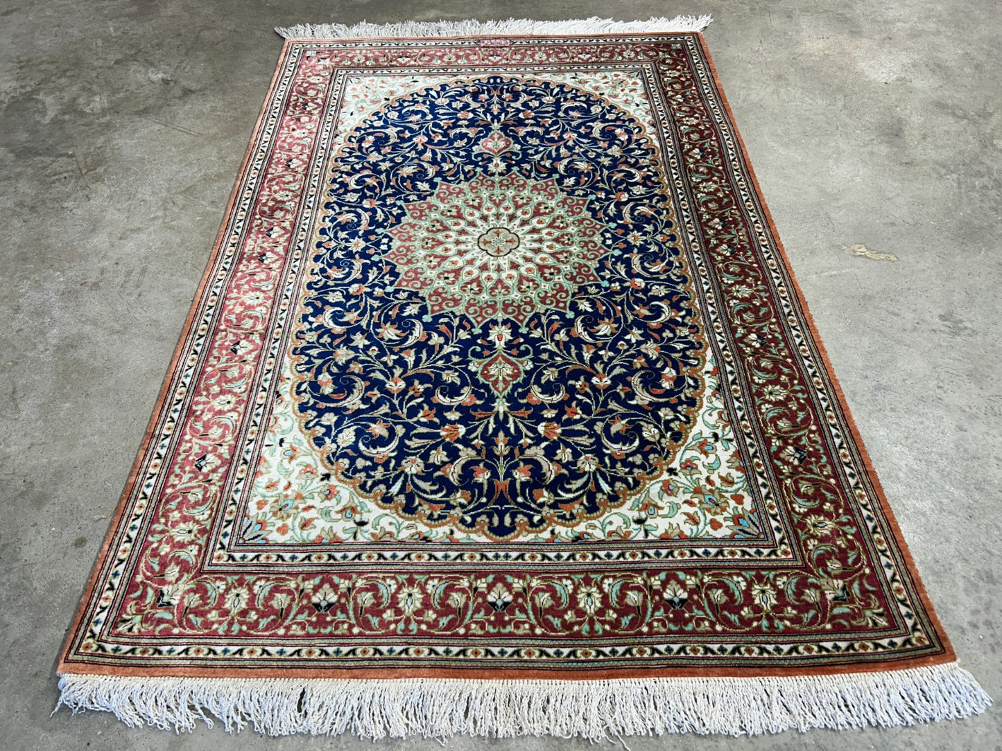2'8"x4'1" Exquisite Extra-Fine Hand-Knotted 100% Silk Qume Area Rug
