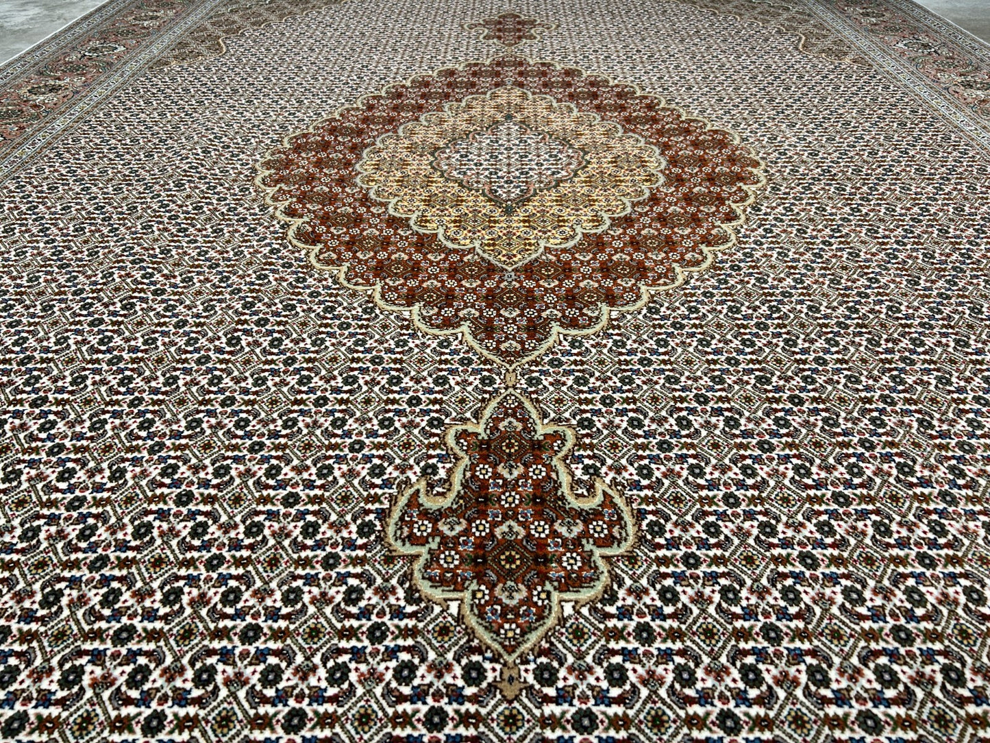 6'8"x10' Fine Hand-Knotted Wool & Silk Oriental Tabrize Rug - Area Carpet