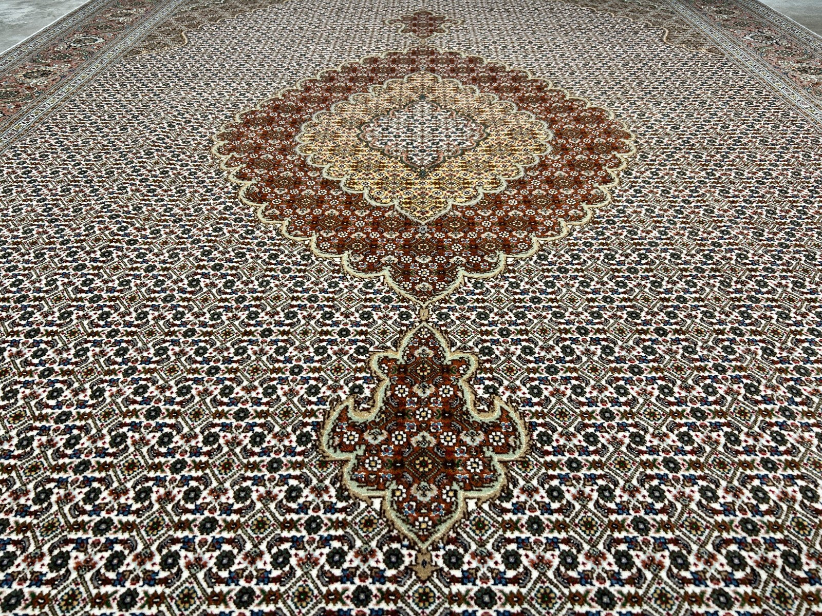 6'8"x10' Fine Hand-Knotted Wool & Silk Oriental Tabrize Rug - Area Carpet