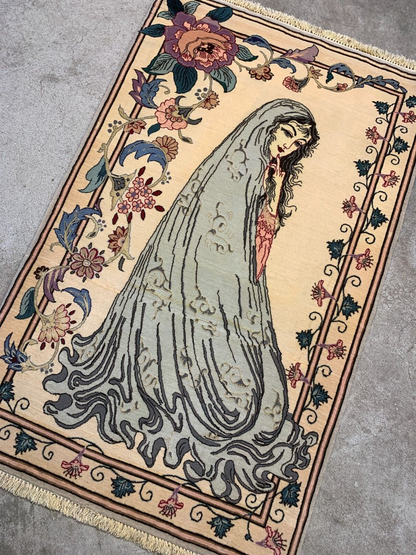 2'4"x3'9" Fine Hand-Knotted Wool & Silk Isfahane Pictorial Rug - Area Carpet