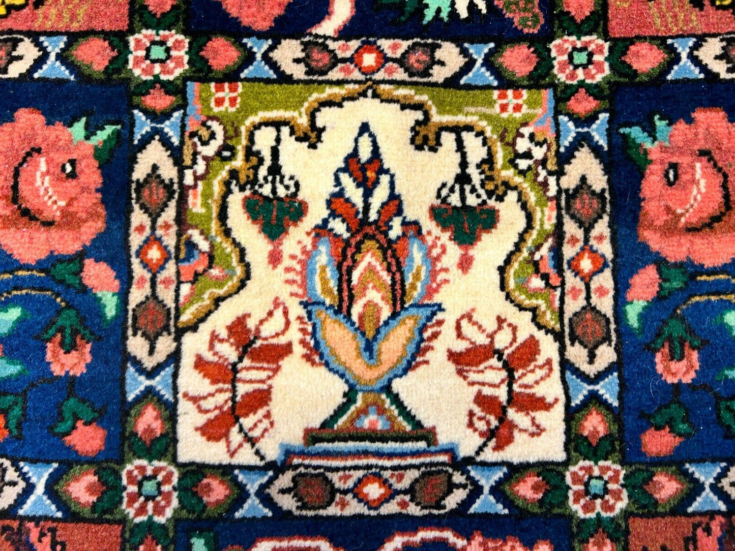 3'5"x5'2" Hand-Knotted 100% Lamb Wool Bakhtiarie Carpet - Area Rug