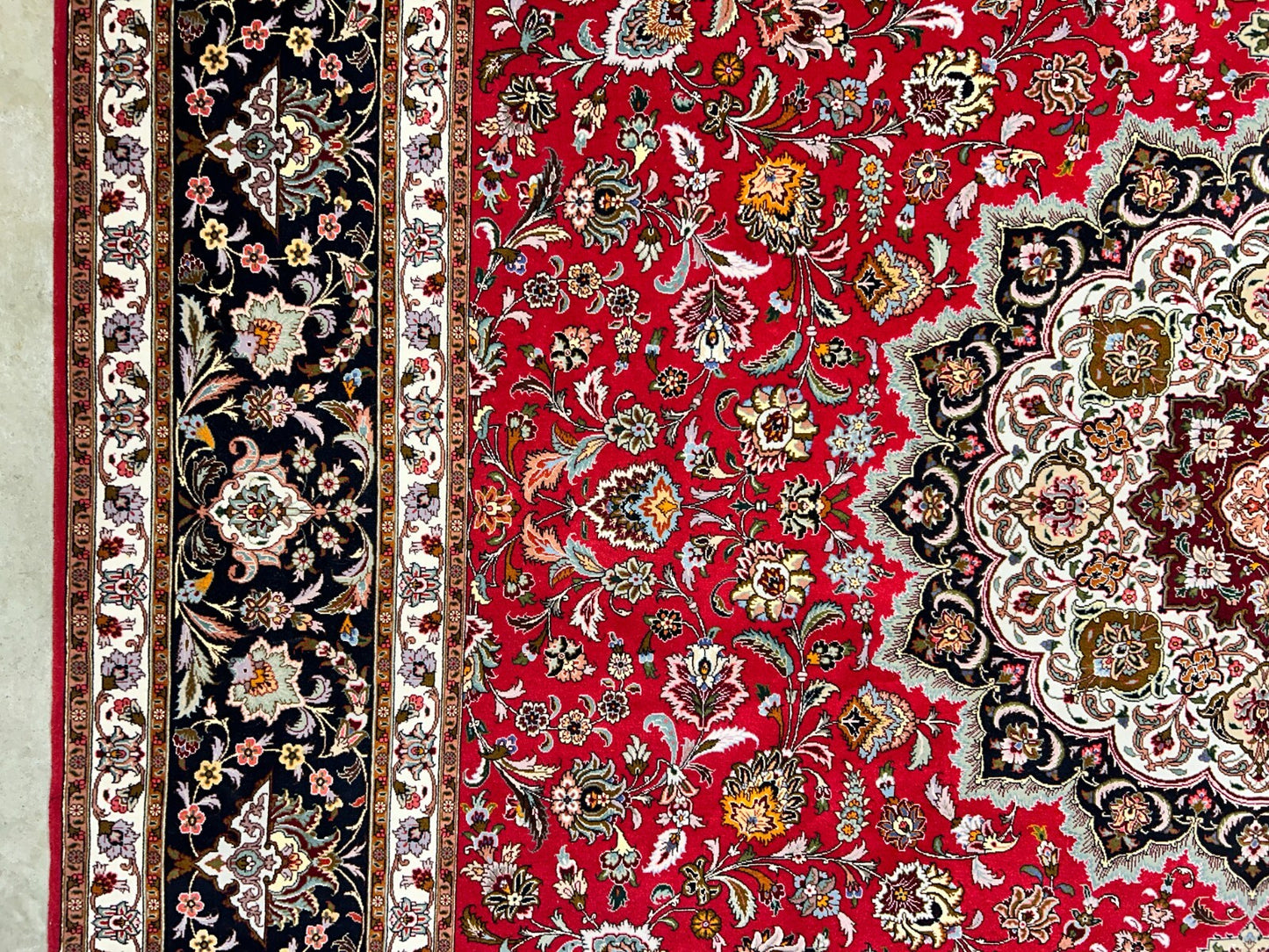 8'10"x12'11" Fine Hand-Knotted Wool & Silk Tabrize Rug