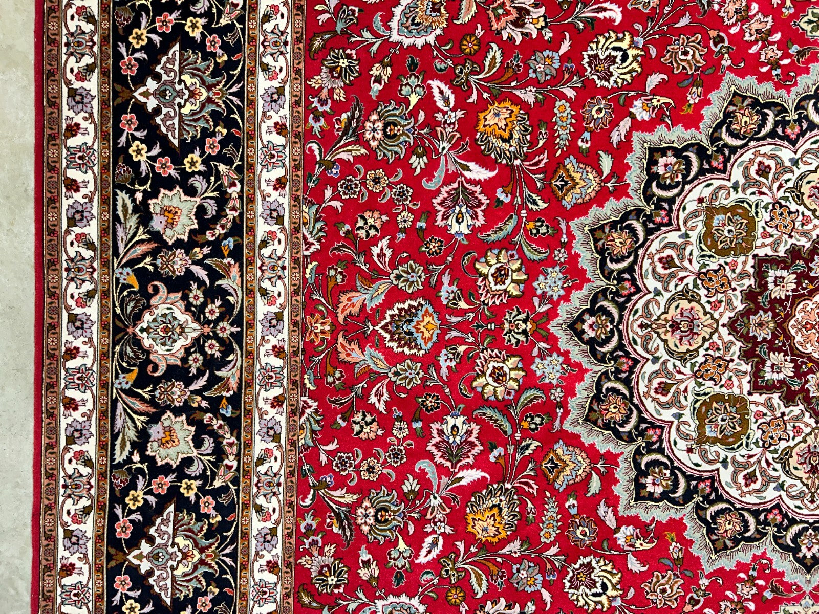 8'10"x12'11" Fine Hand-Knotted Wool & Silk Tabrize Rug