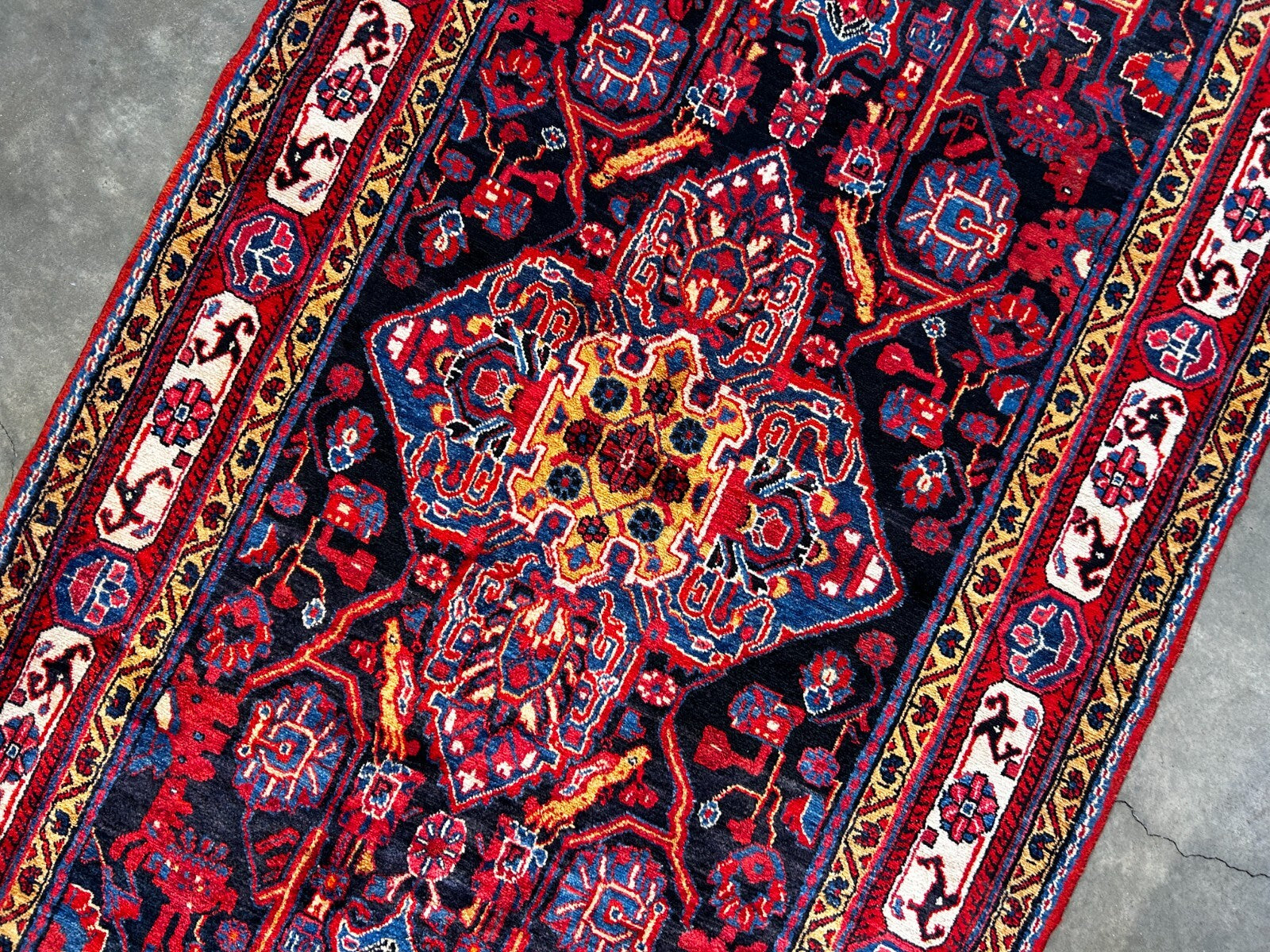 5'0" x 9'5'' Hand-Knotted 100% Lamb Wool Pile Nahavande Area Rug