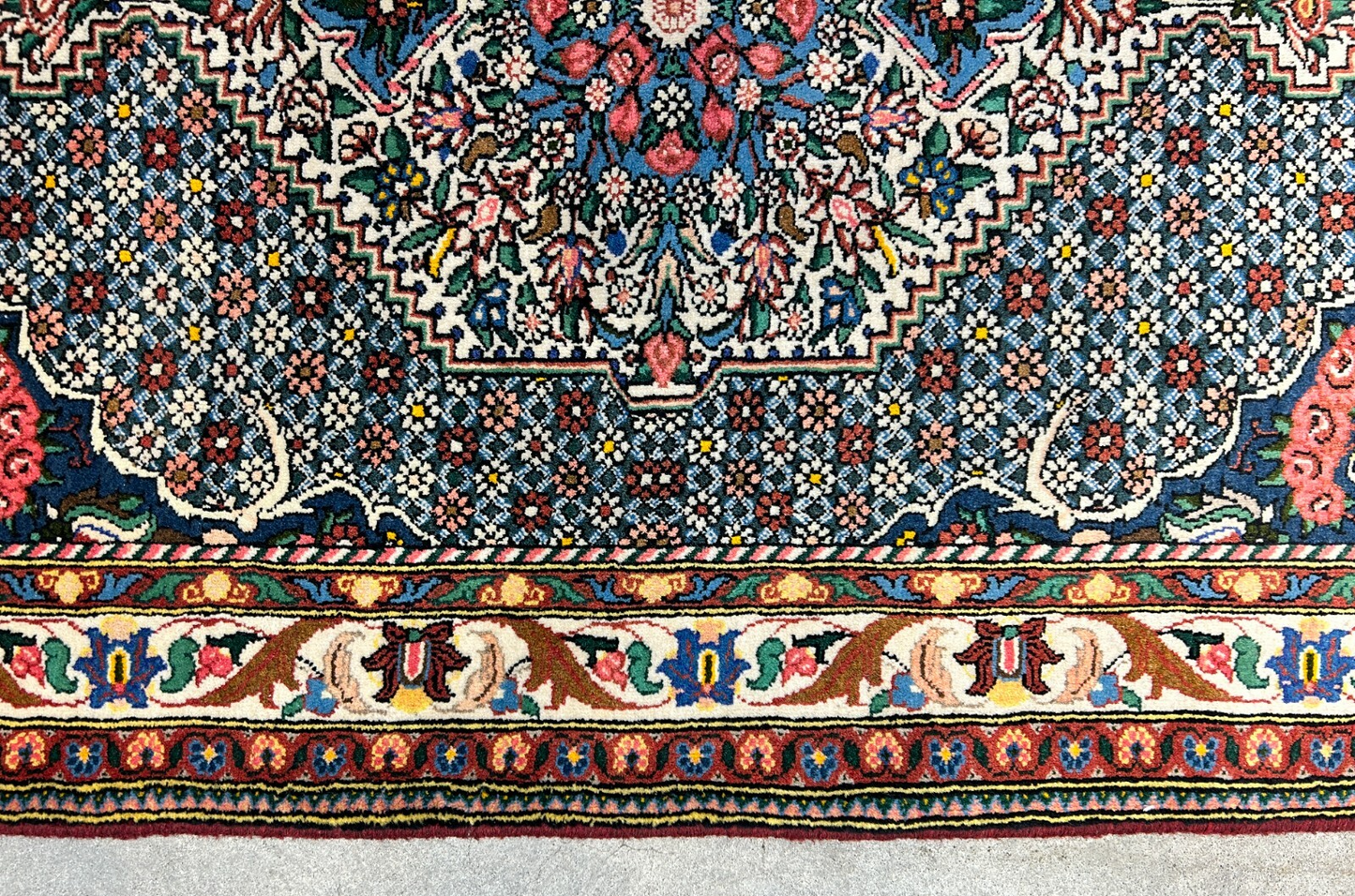 3'5"x5'2" Hand-Knotted 100% Lamb Wool Bakhtiarie Area Rug