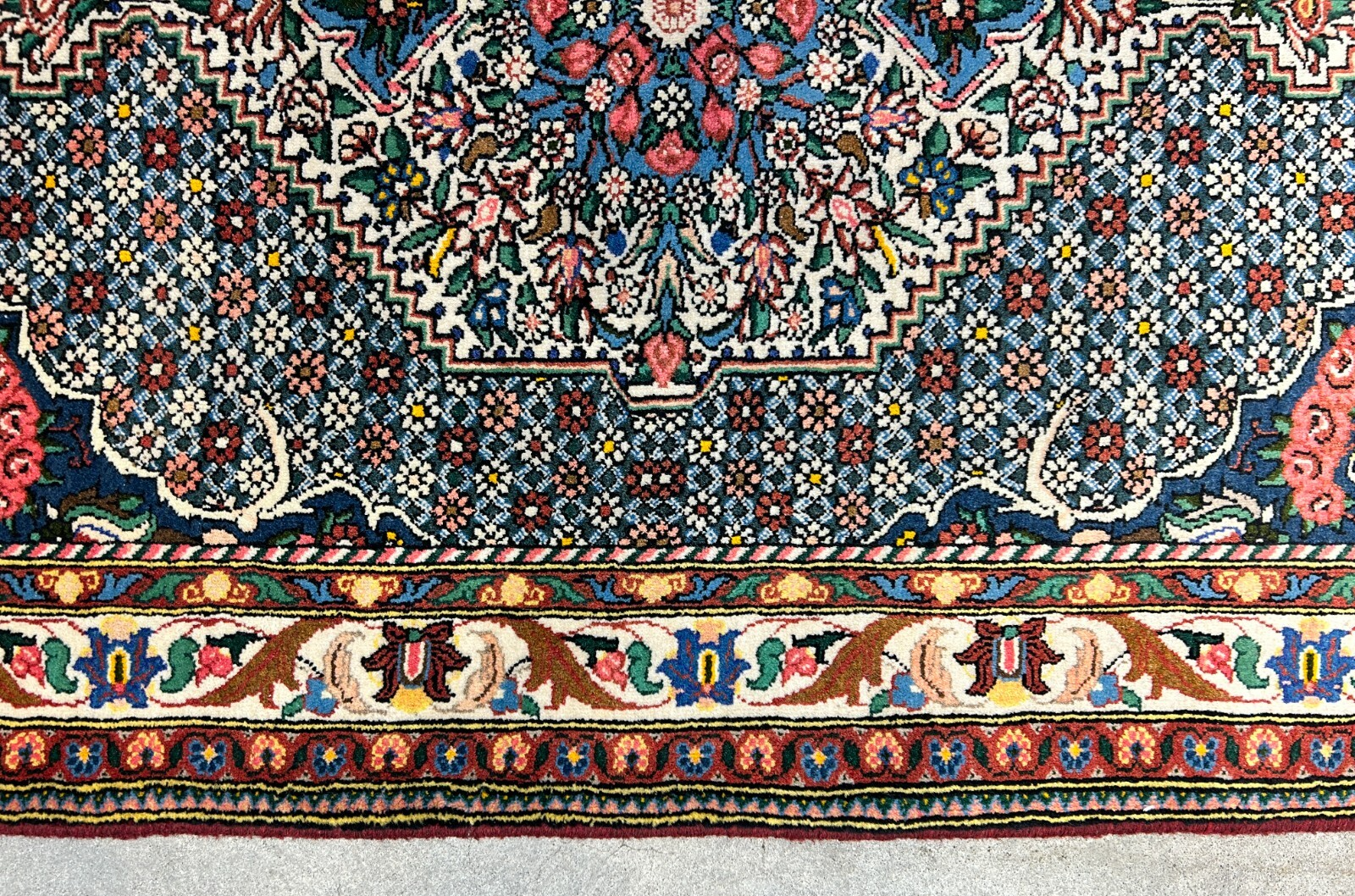 3'5"x5'2" Hand-Knotted 100% Lamb Wool Bakhtiarie Area Rug