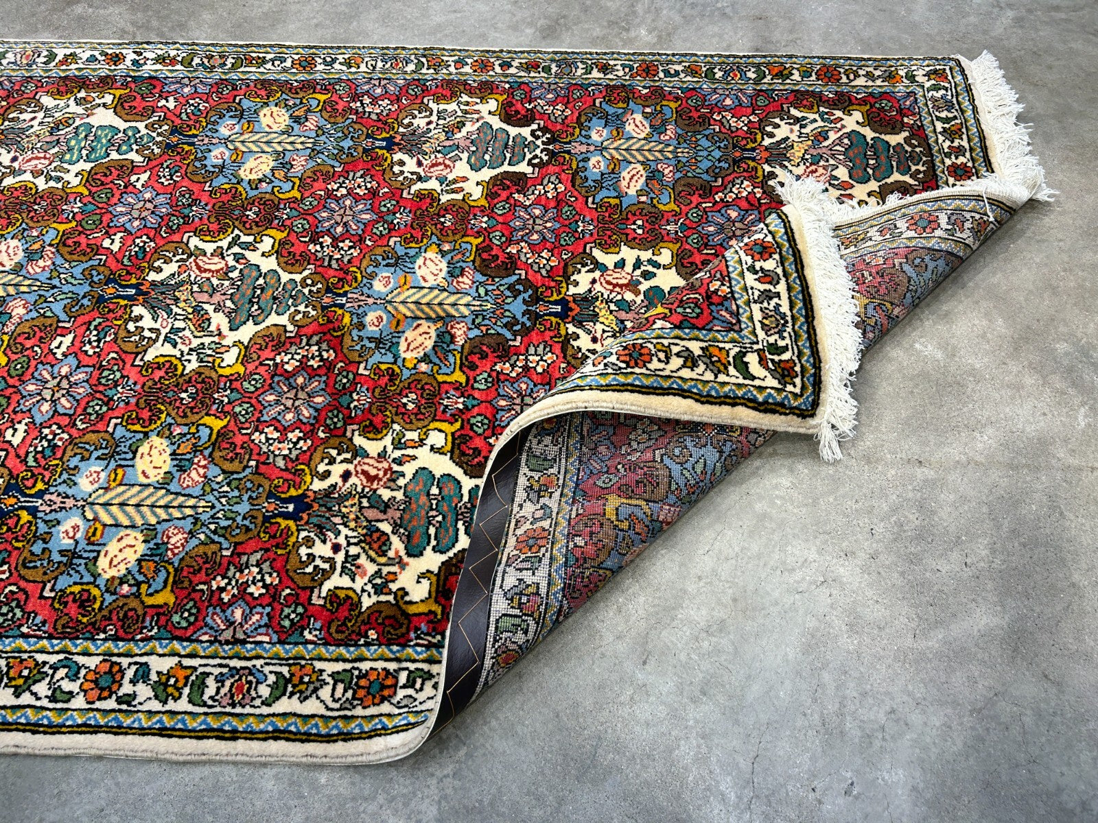 3'5"x5'2" Hand-Knotted 100% Lamb Wool Bakhtiarie Carpet - Area Rug