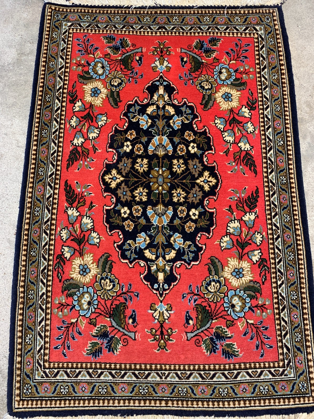 2'x3' Very Fine Hand-Knotted 100% Wool Qume Rug