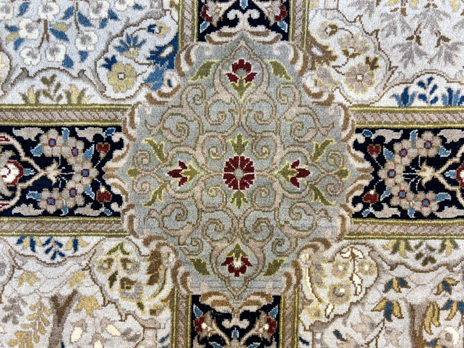 9'2"x12'4" Fine Hand-Knotted 100% Wool Pile Floral Carpet - Area Rug