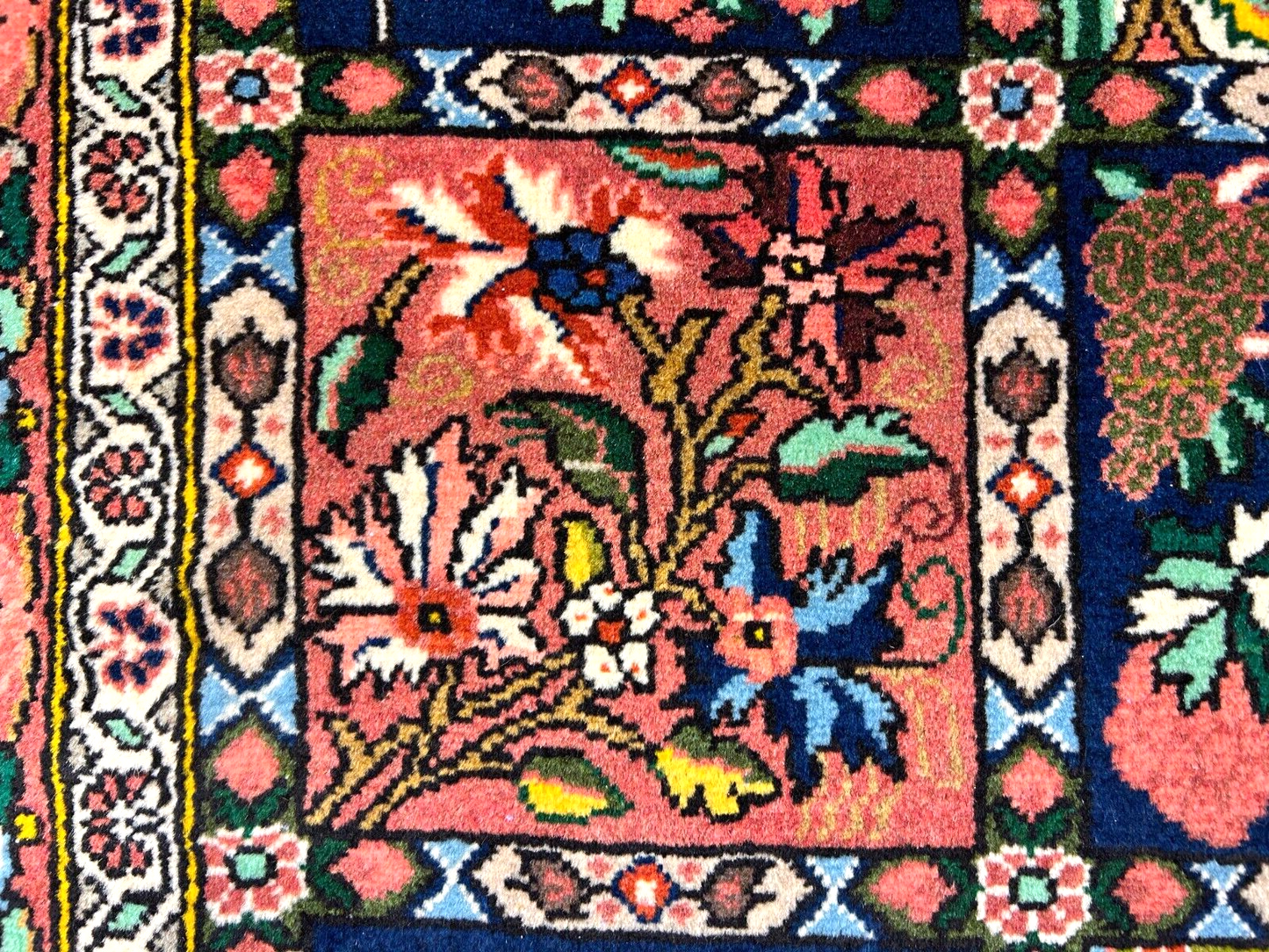 3'5"x5'2" Hand-Knotted 100% Lamb Wool Bakhtiarie Carpet - Area Rug