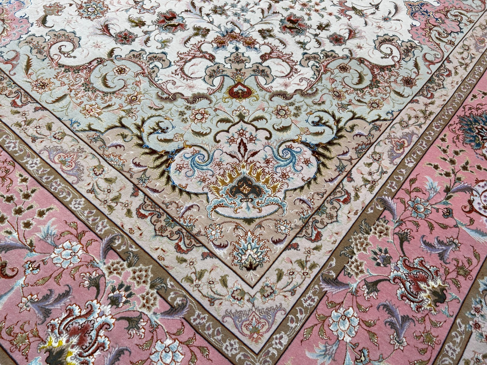 8'2"x11'8" Extra Fine 80-Raj Hand-Knotted Wool & Silk Tabrize Rug