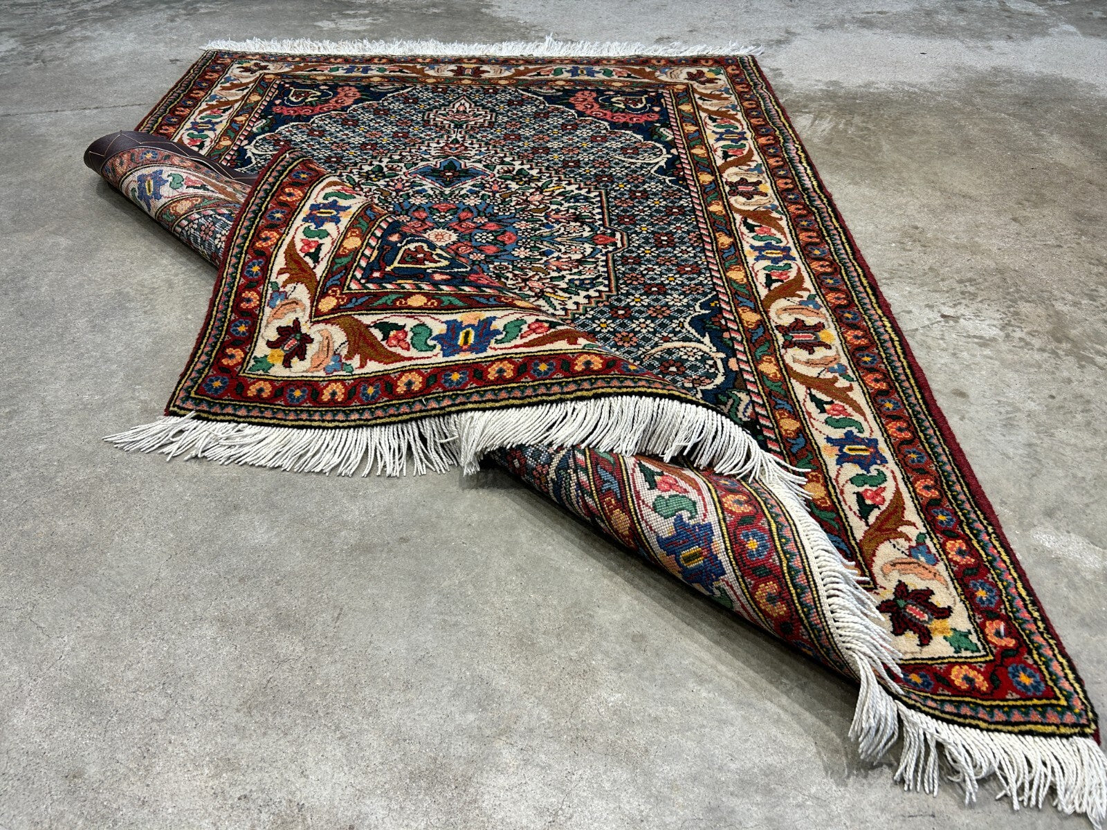 3'5"x5'2" Hand-Knotted 100% Lamb Wool Bakhtiarie Area Rug
