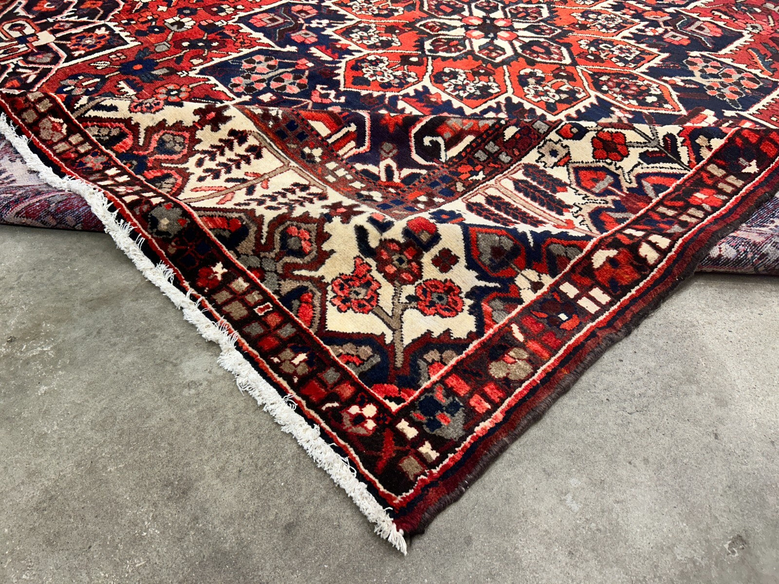 10'3"x12'2" Hand-Knotted 100% Wool Pile Bakhtiarie Rug