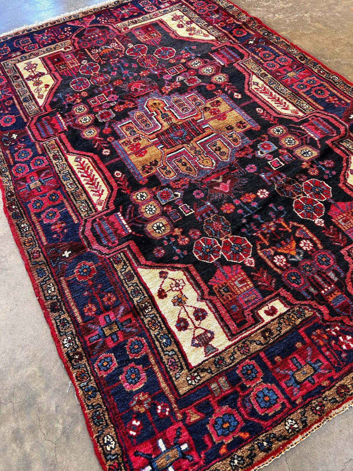 5'3" x 8'1'' Hand-Knotted 100% Lamb Wool Nahavande Area Rug