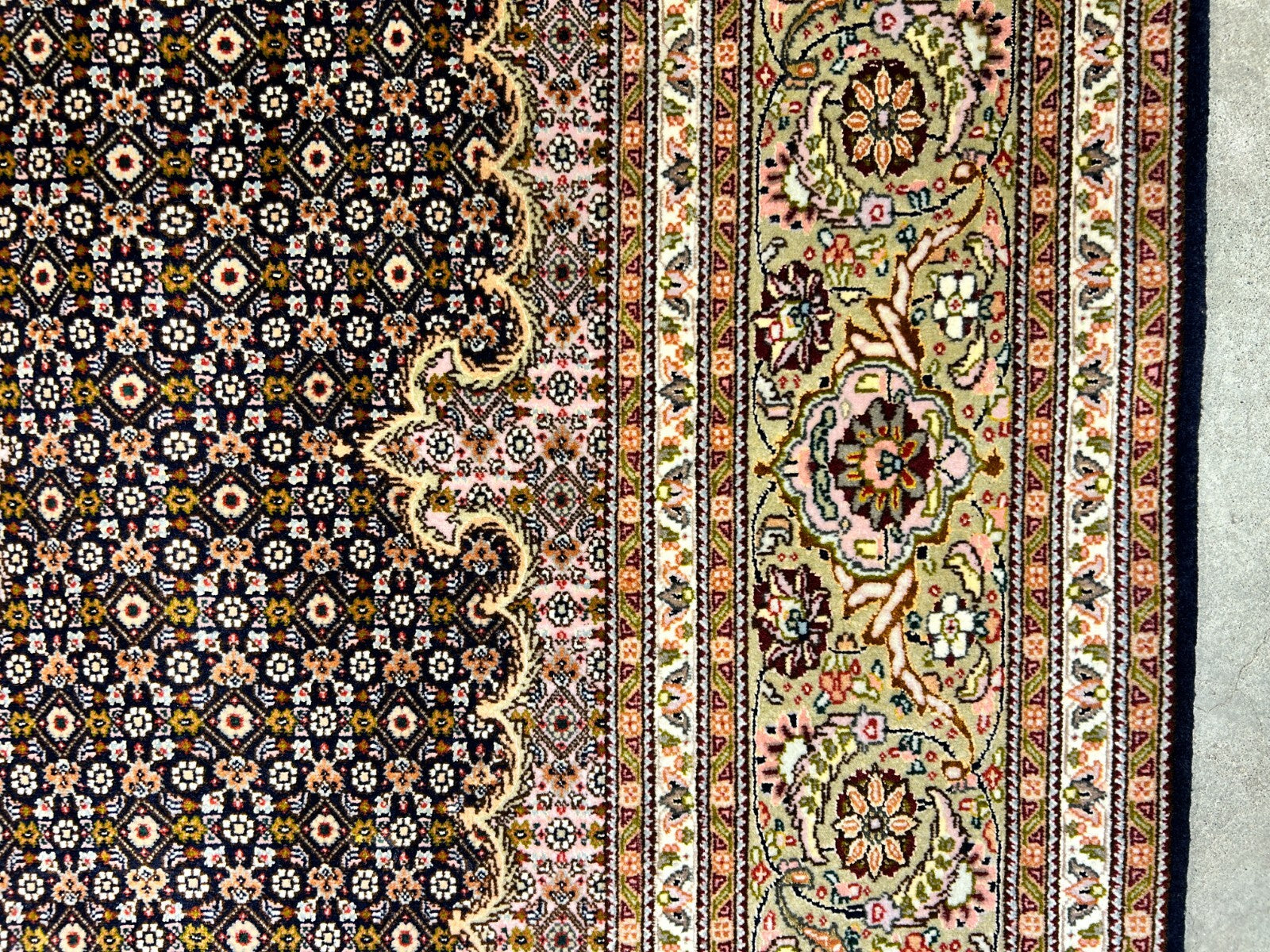 6'7"x9'7" Fine Hand-Knotted Wool & Silk Blend Tabrize Mahi Carpet - Area Rug