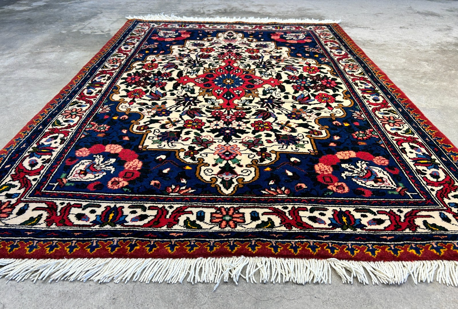 3'5"x5'2'' Hand-Knotted 100% Wool Persiane Bakhtiarie Area Rug
