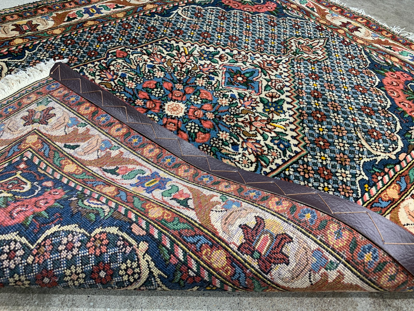 3'5"x5'2'' Hand-Knotted 100% Wool Bakhtiarie Area Rug - Area Carpet
