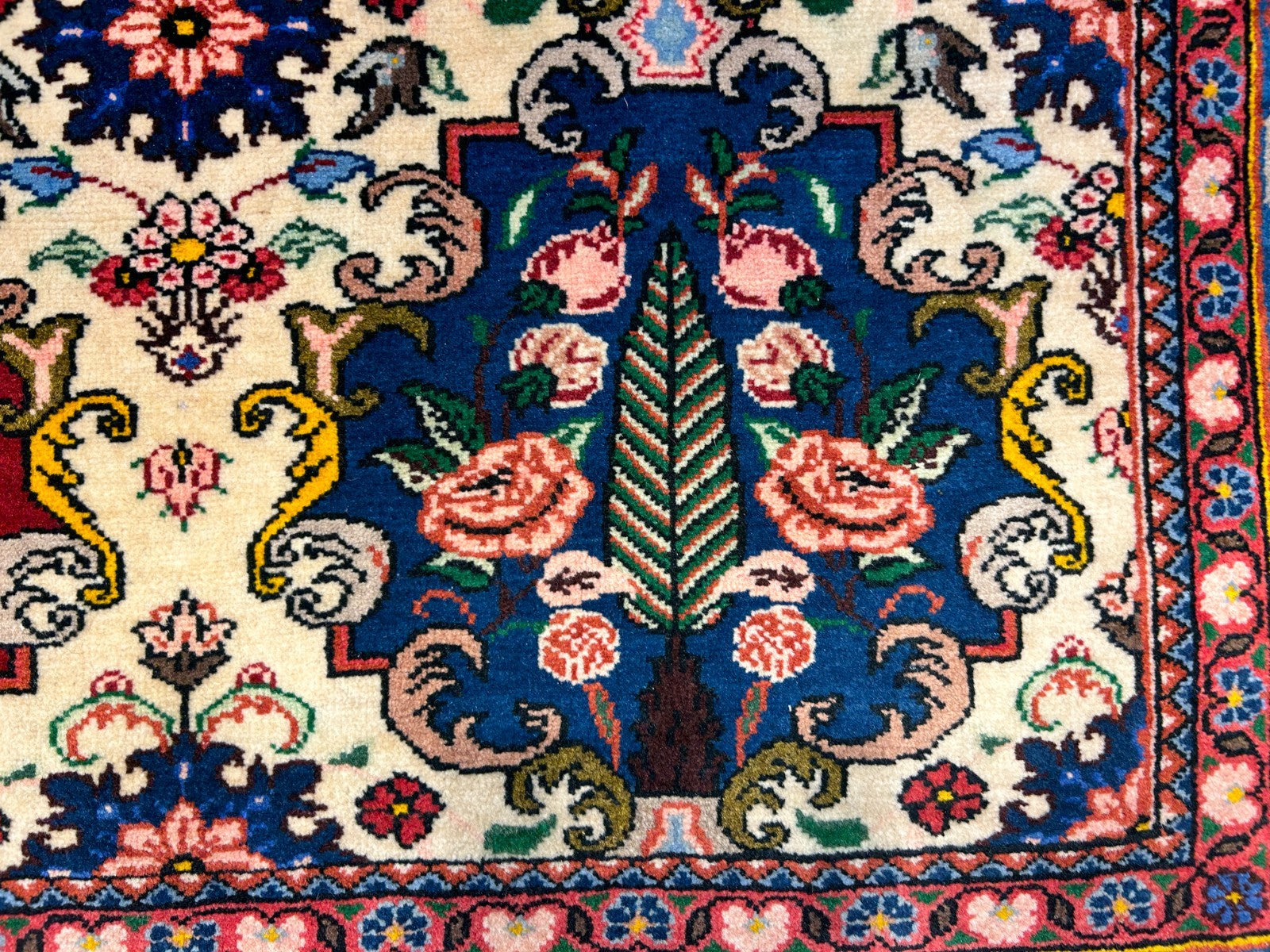 3'x5'1" Hand-Knotted 100% Wool Pile Bakhtiarie Area Rug