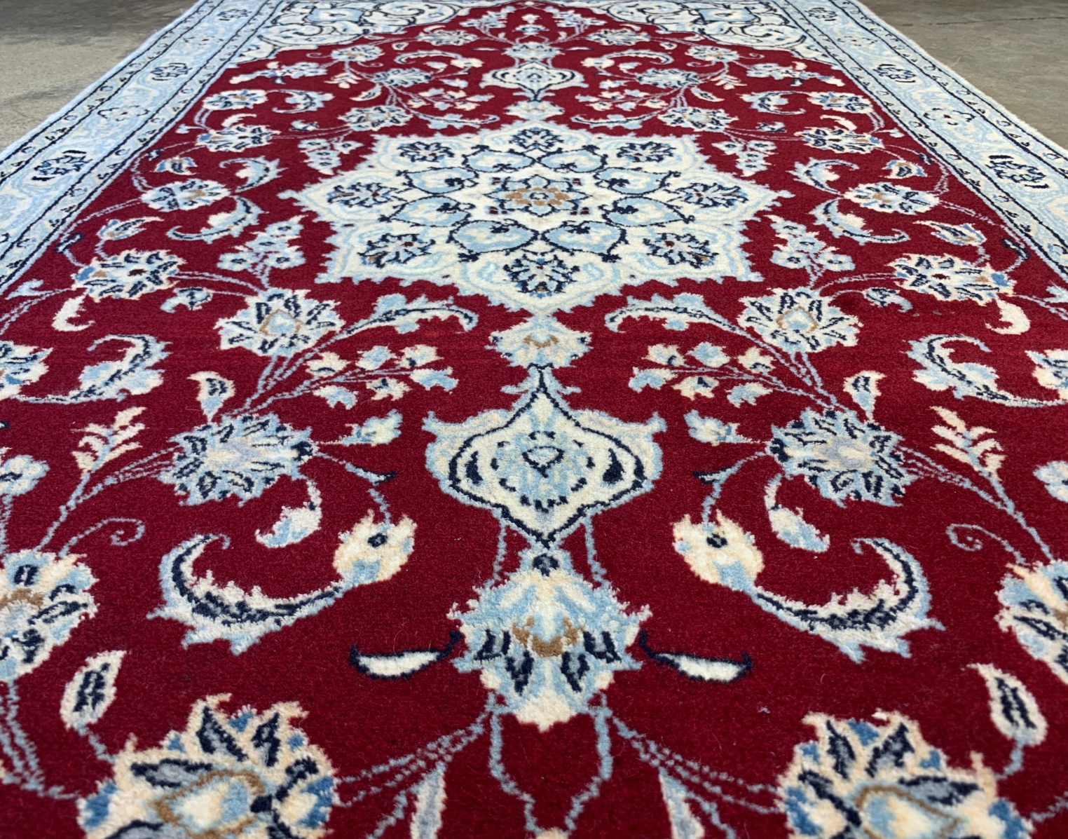 2'11"x5'5'' Very Fine Hand-Knotted Silk & Wool Naine Area Rug - Carpet